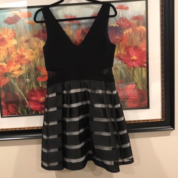 Black dress - Picture 2 of 3